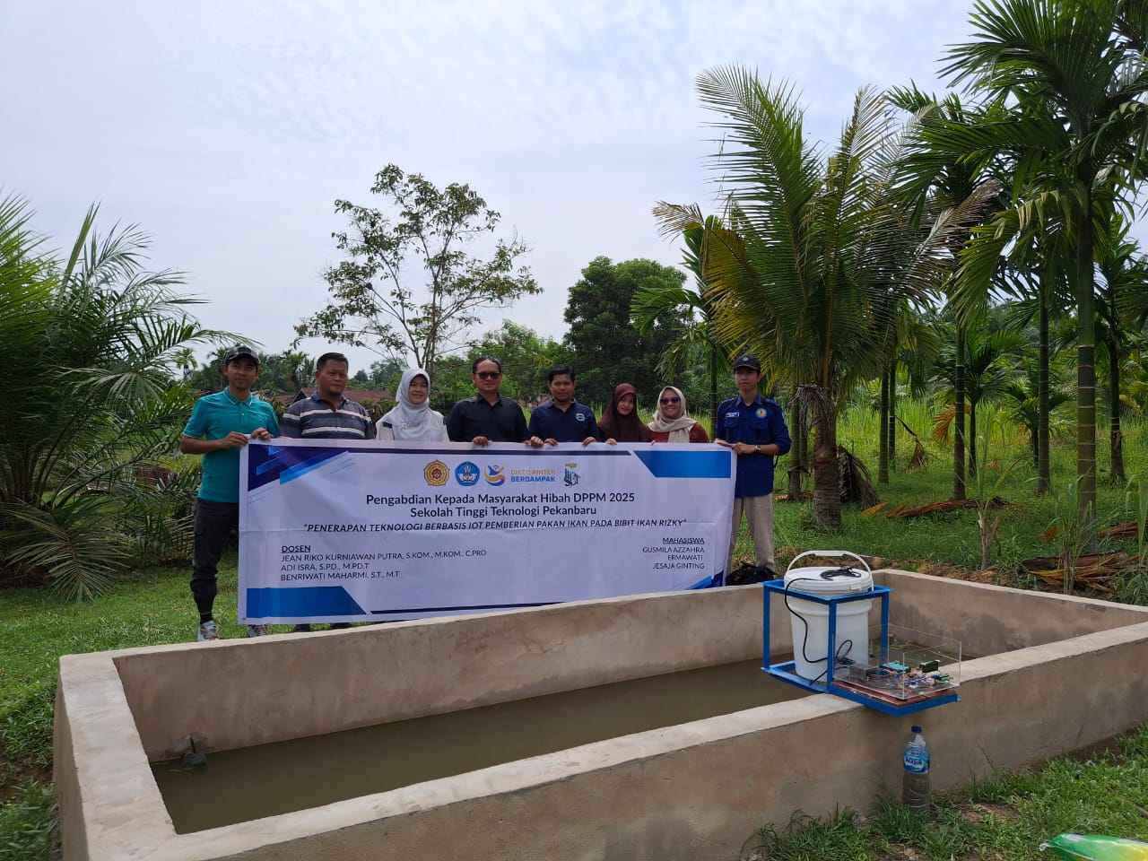 Dosen dan Mahasiswa STT Pekanbaru Hadirkan Solusi IoT bagi Petani Ikan Bibit Ikan Rizky melalui Hibah DPPM 2025